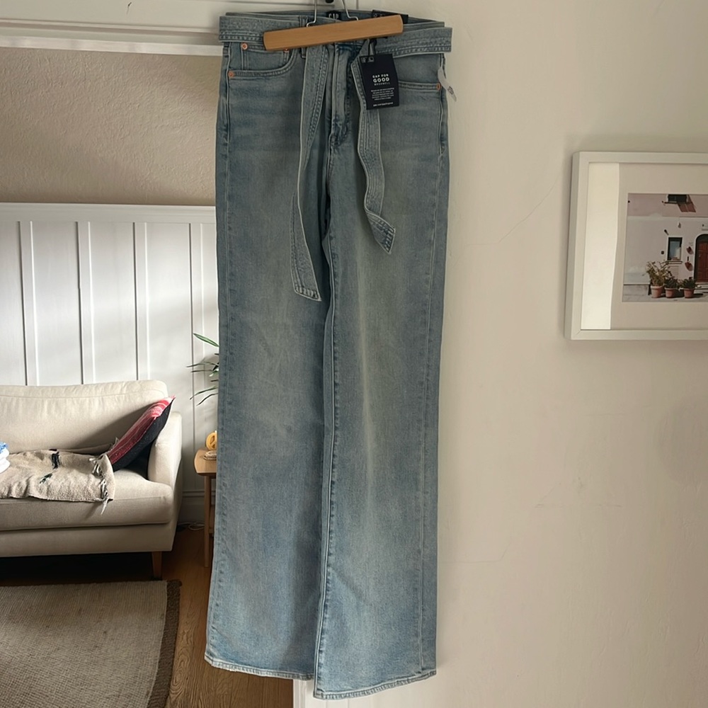 Light denim wide leg jeans with belt
